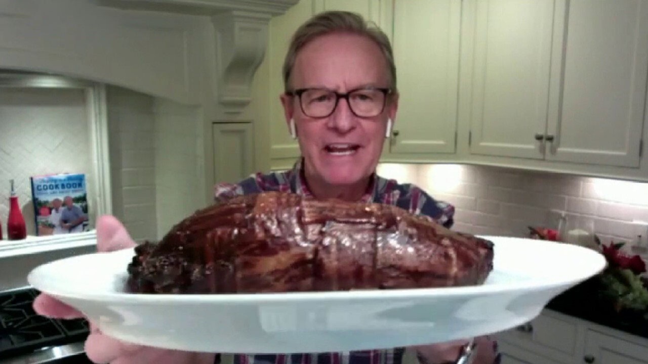 Steve Doocy cooks Thanksgiving favorites