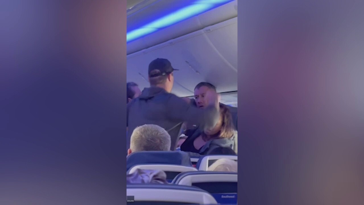 Борбата на Southwest Airlines кара FAA да заплаши с наказателни обвинения, нулева толерантност към непокорните пътници