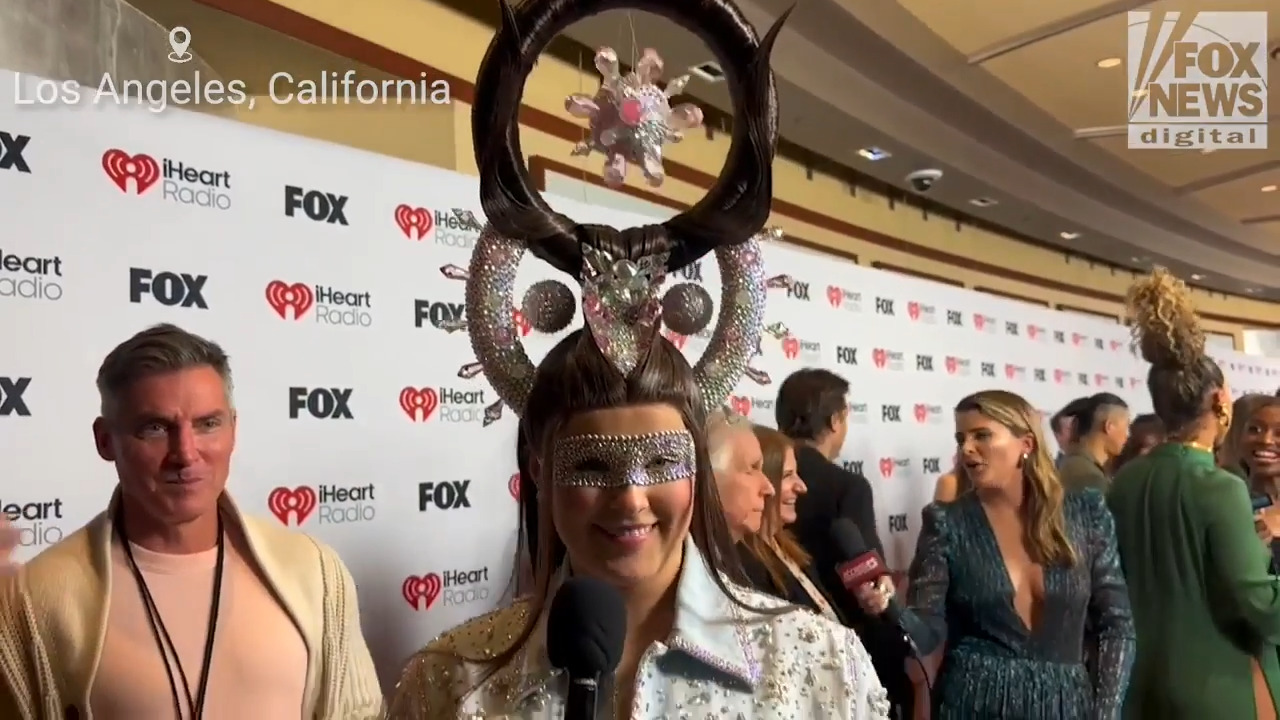 JoJo Siwa on 'crazy' iHeartRadio Music Awards outfit