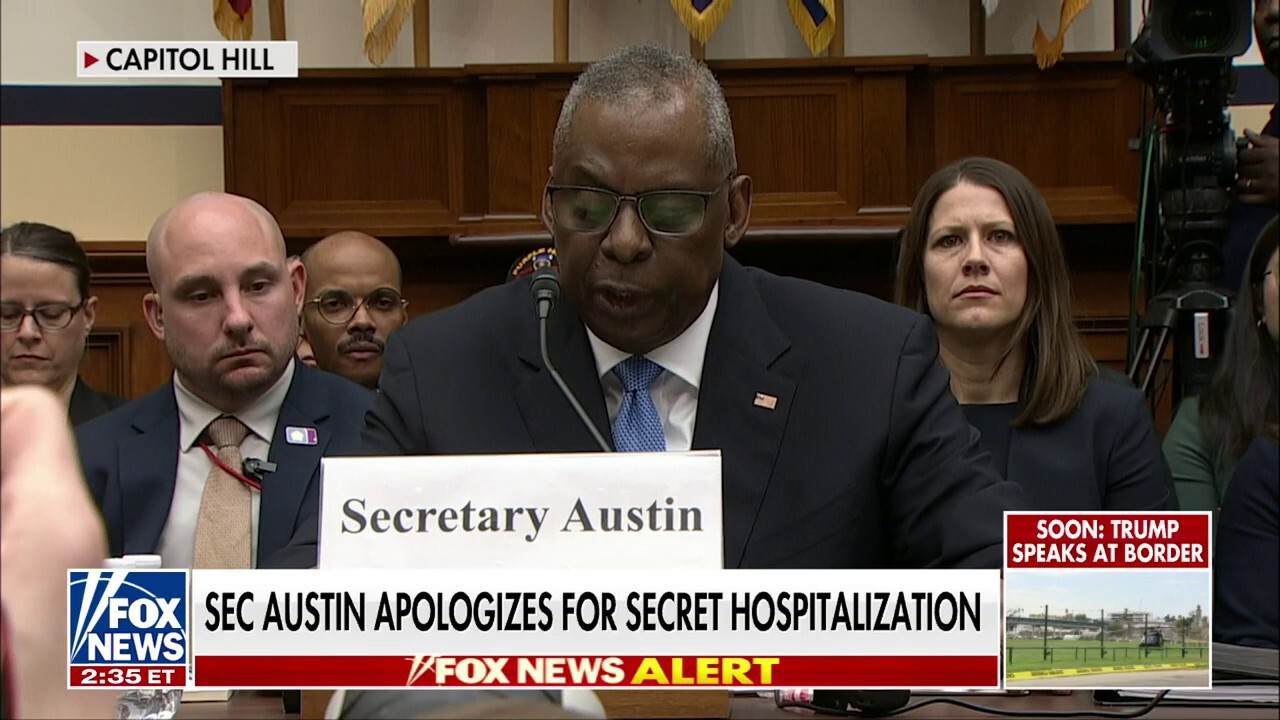  Defense Secretary Lloyd Austin apologizes for secret hospitalization