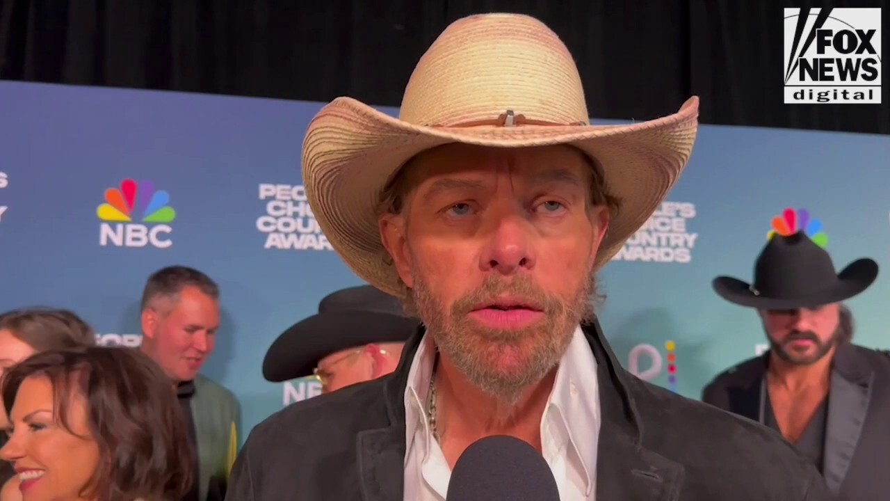 Toby Keith says 'it's pretty crazy' to be receiving the Icon Award at