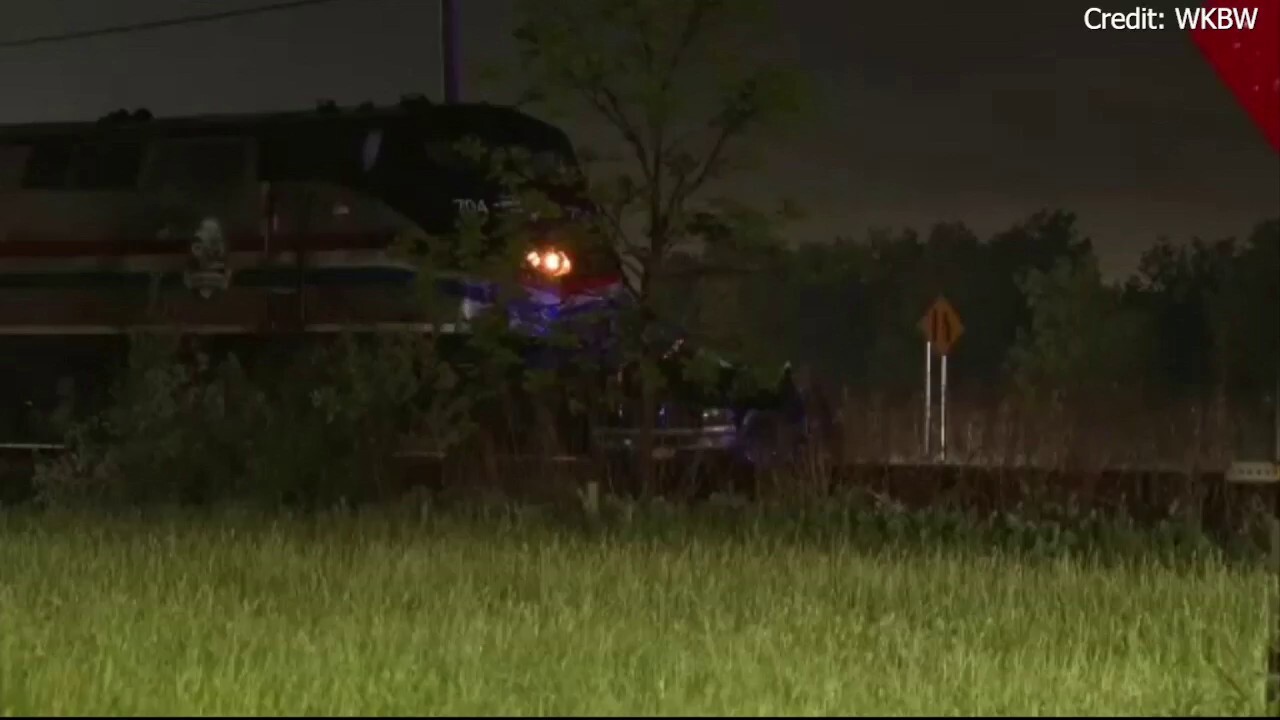 Трима души включително 6 годишно дете загинаха след като влак на