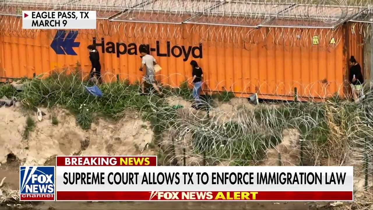 Supreme Court allows Texas to temporarily enforce immigration law