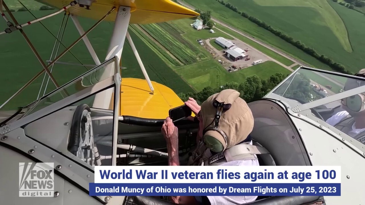 World War II veteran airman Don Muncy, 100, flies again