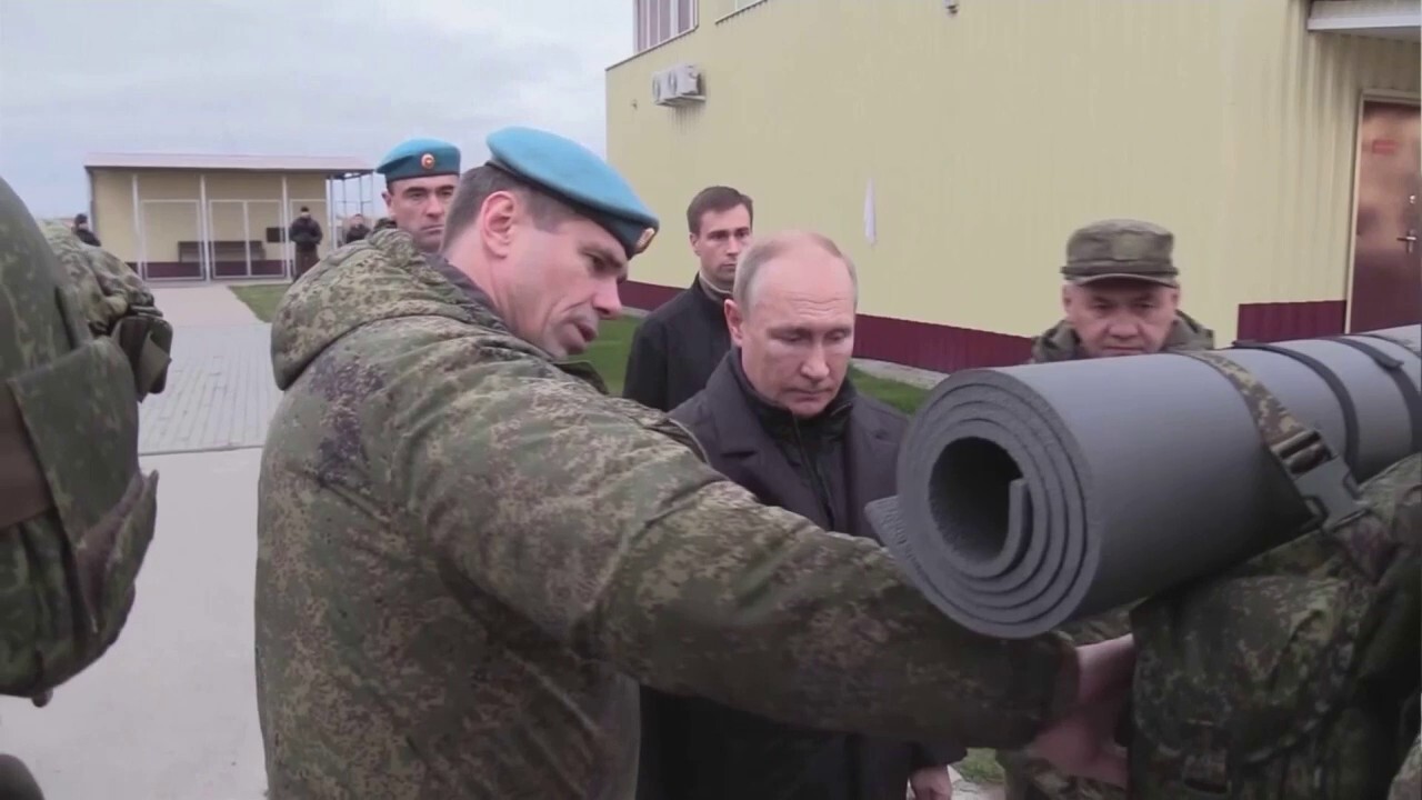 Vladimir Putin meets with soldiers, oversees drills in new video
