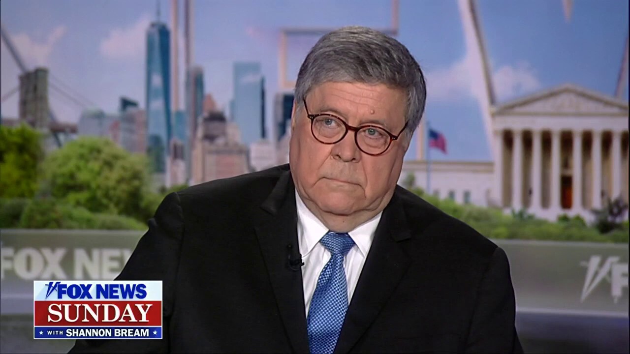 Trump’s federal indictment is ‘very damning’: William Barr