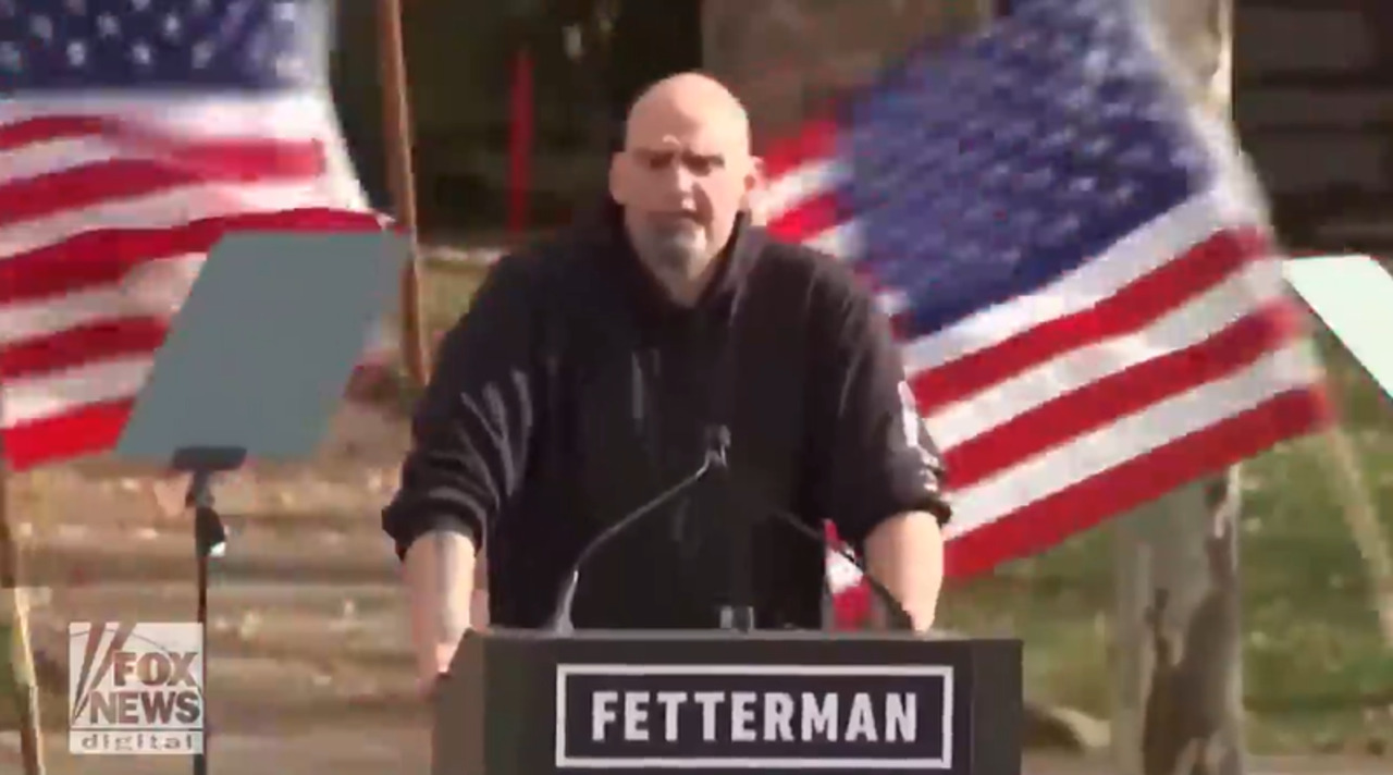 Twitter shocked when multiple US flags collapse at Fetterman rally: 'Perfect metaphor'