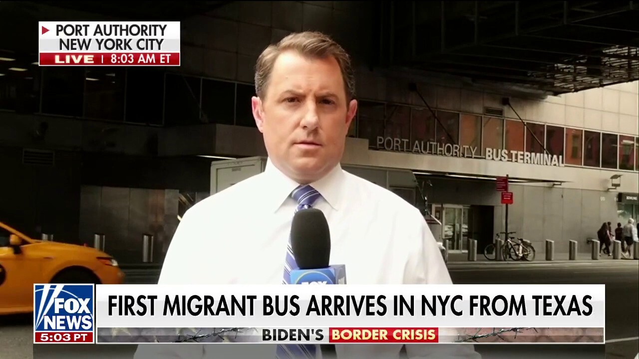 Busload of illegal immigrants arrive in NYC from Texas