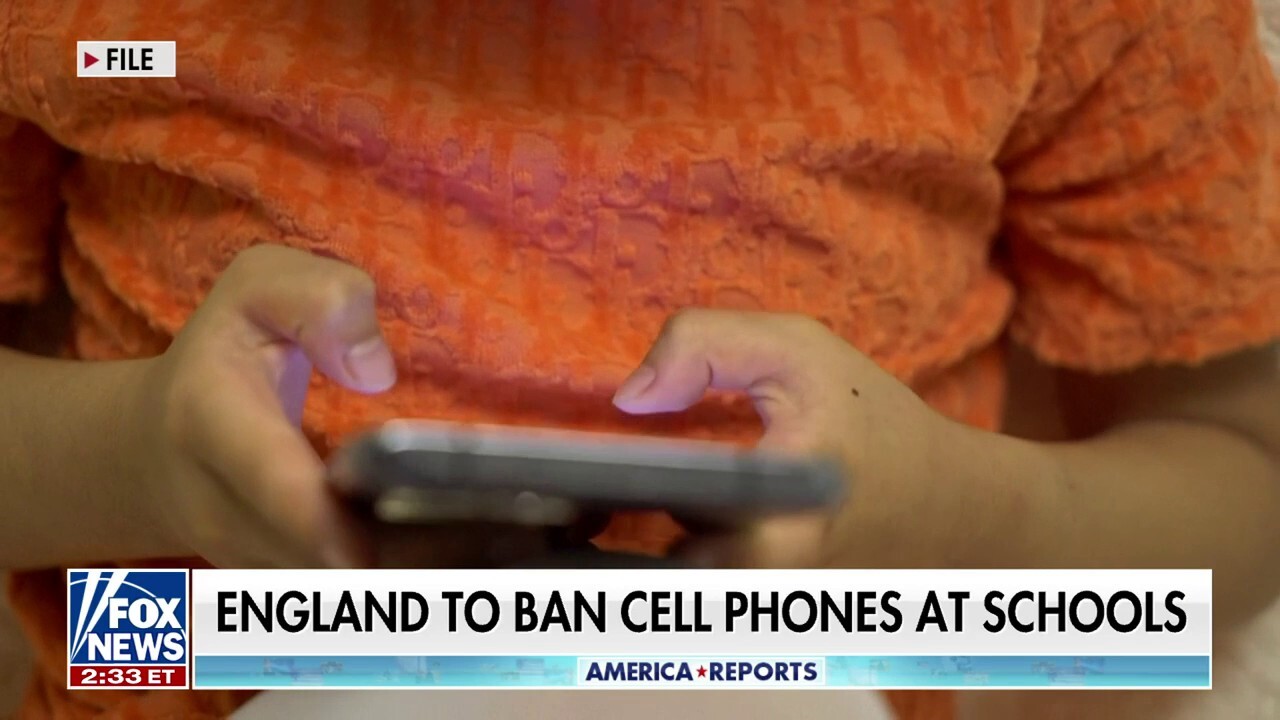 England to ban phones in schools