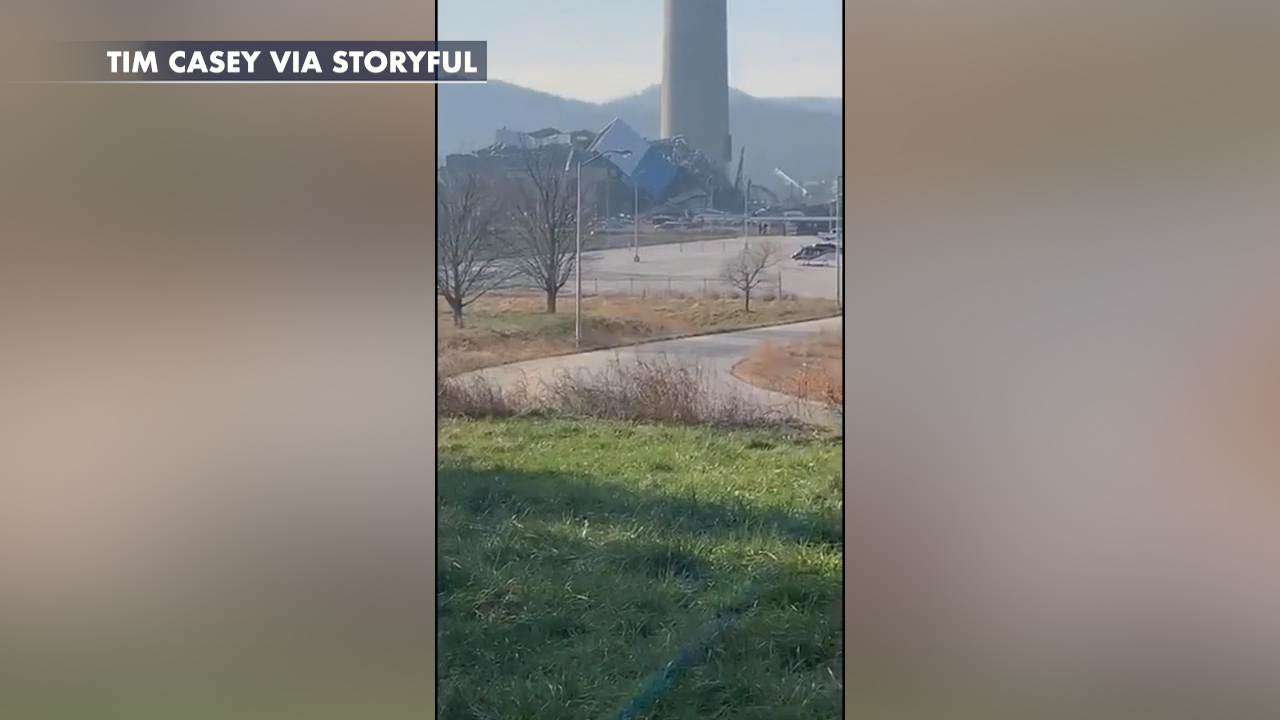 Power plant collapses in Ohio