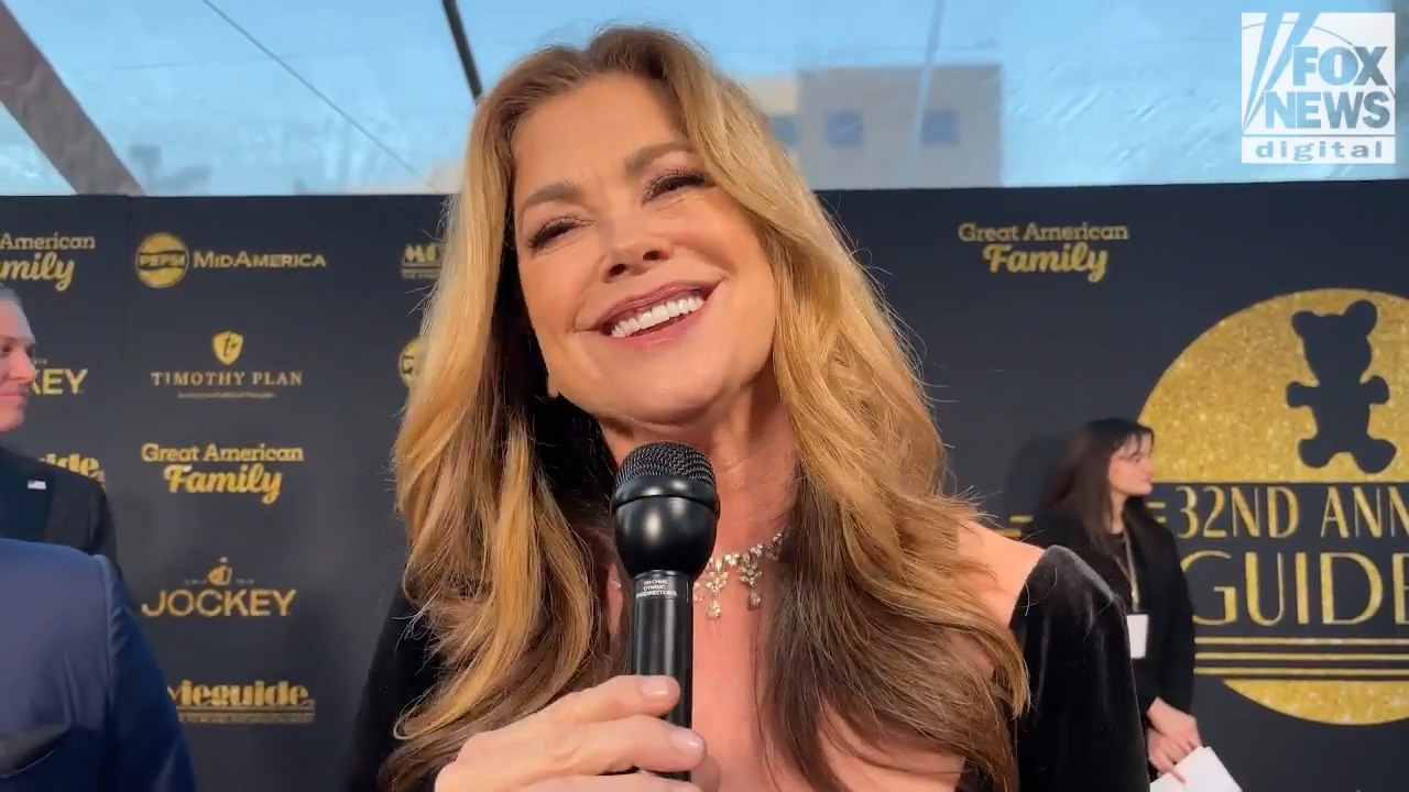 Kathy Ireland explains how she ‘stalked’ her husband before marriage