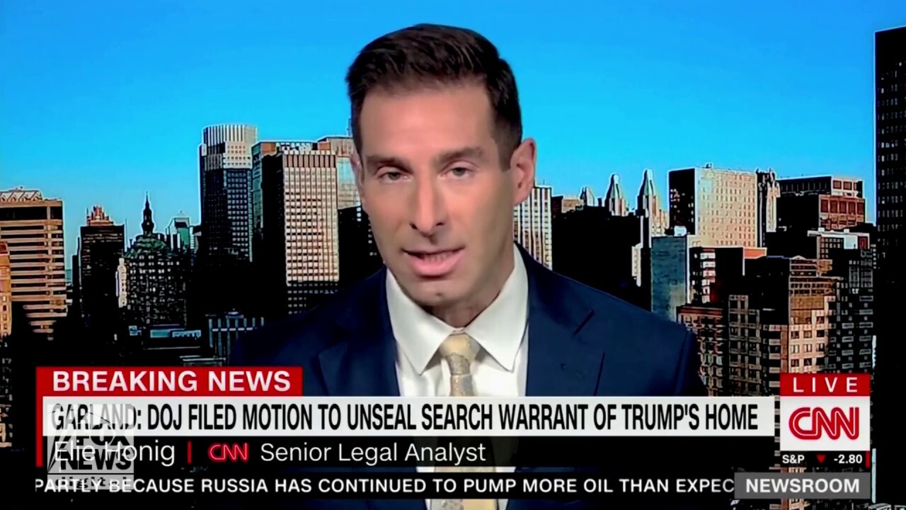 CNN analyst claims AG Merrick Garland called Trump's bluff on search warrant