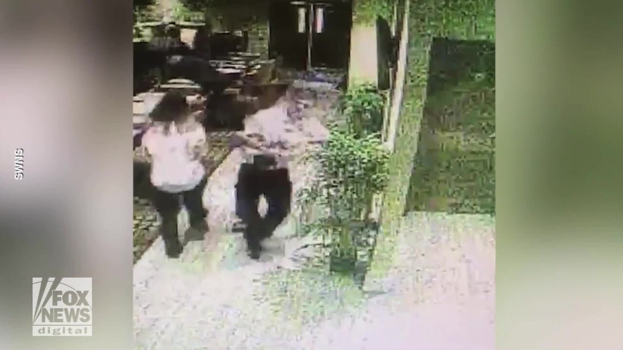 Watch: Waiter falls while carrying four meals, doesn’t drop a single plate