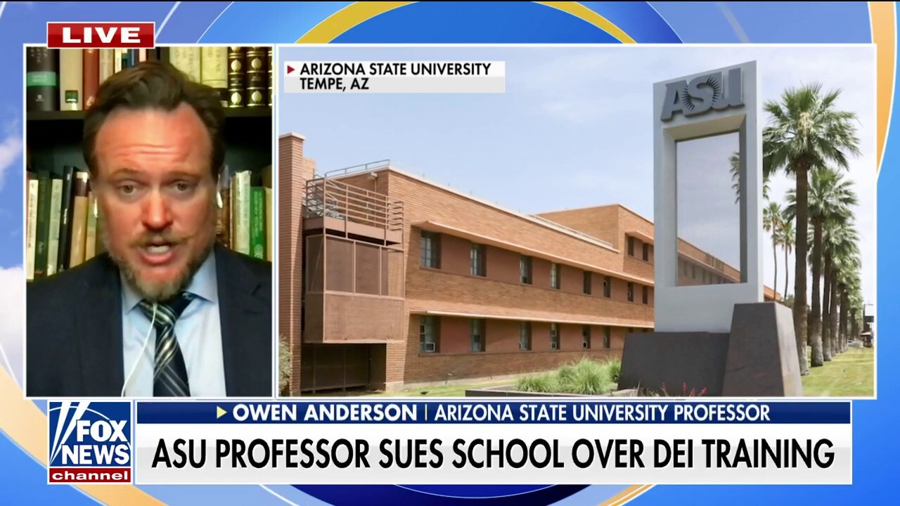 Професор от щата Аризона съди университета за обучение по DEI, казва, че е бил помолен да `деколонизира` класната си стая