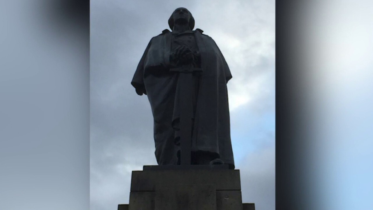 Students want George Washington statue removed at University of Washington