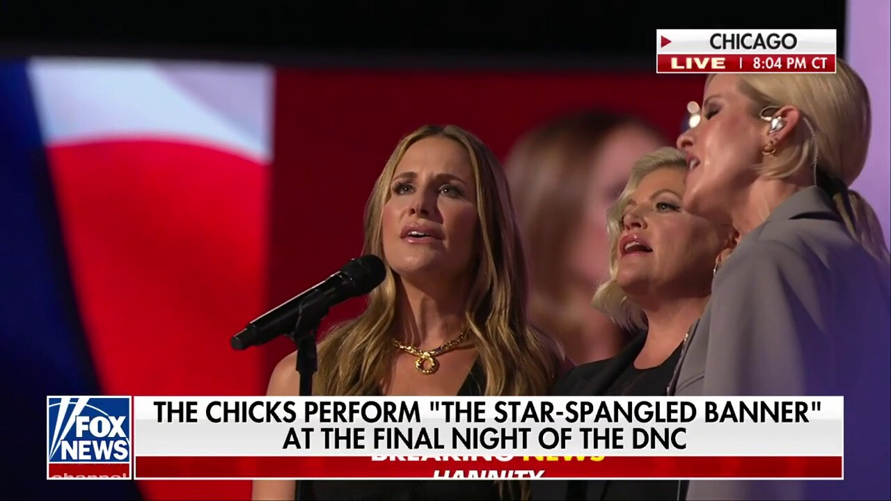 Dixie Chicks sing the national anthem at the DNC