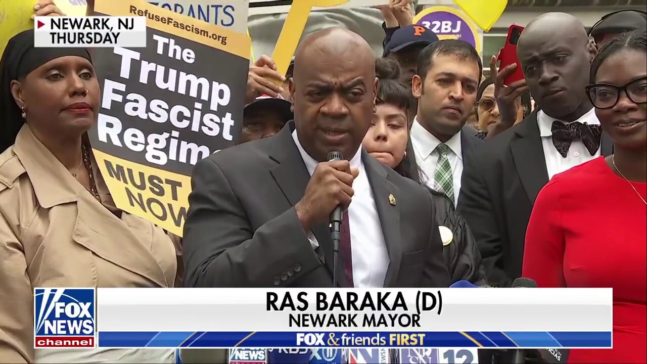 Newark mayor insists he was 'targeted' after arrest at ICE facility 