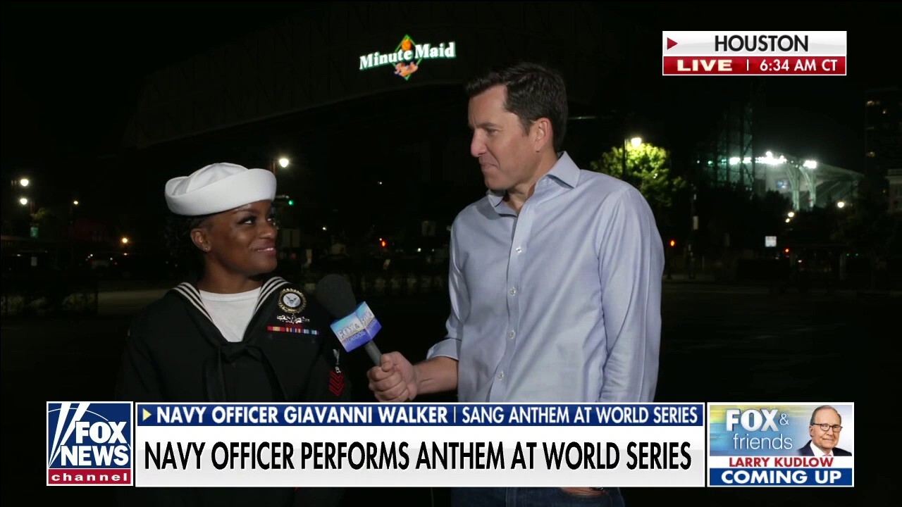 Navy officer wows with national anthem at World Series