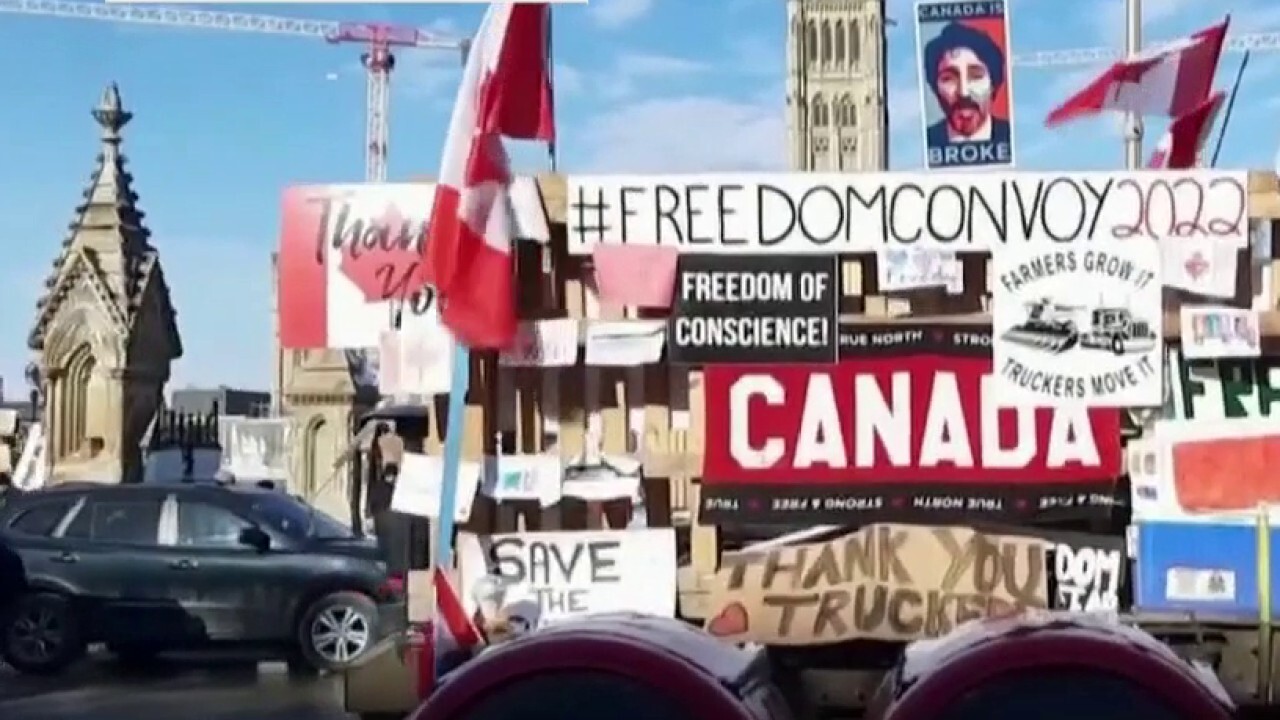 Protesting truckers in Ottawa banned from honking horns