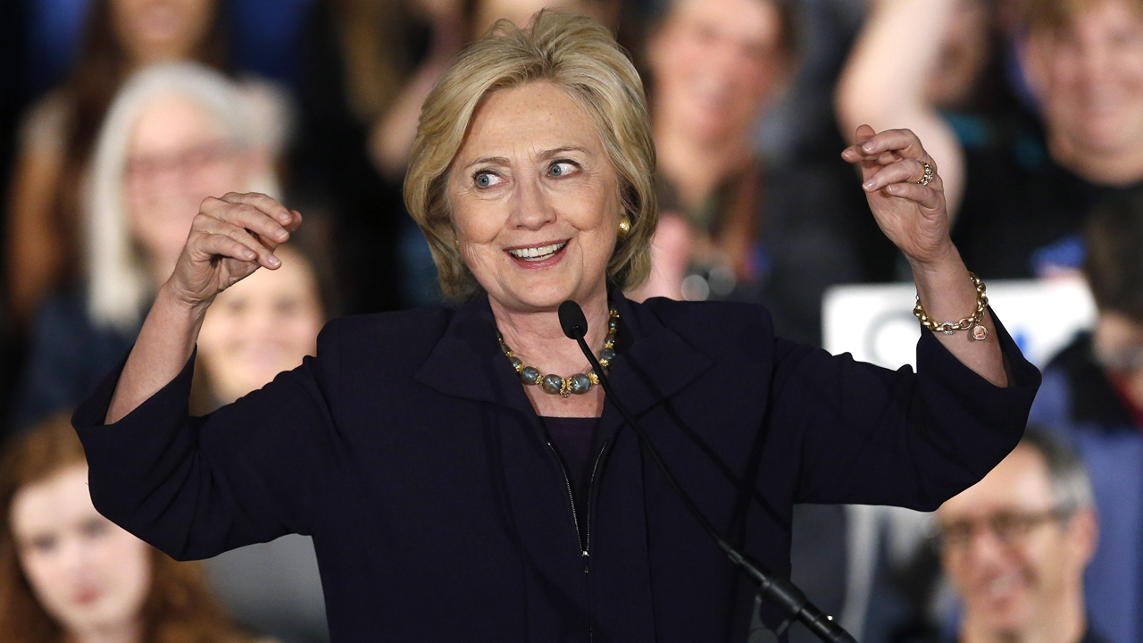 New poll shows Clinton maintaining her lead in Iowa 