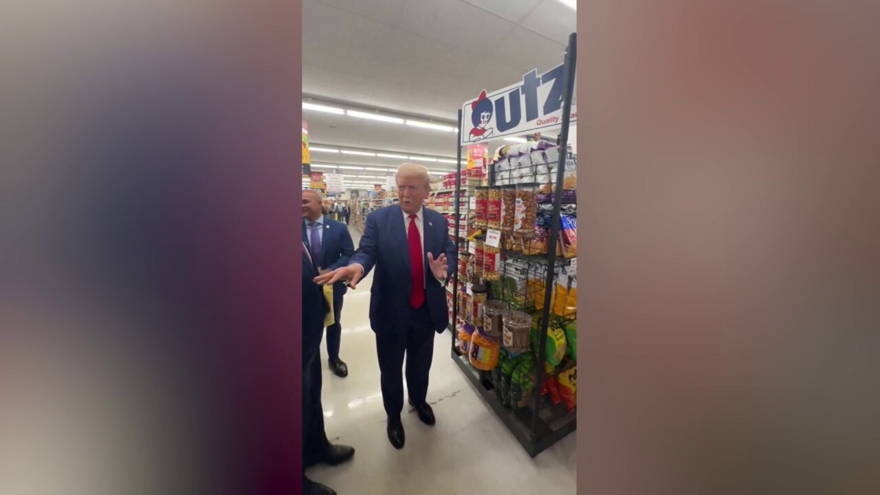 Donald Trump surprises mom with gift at grocery store