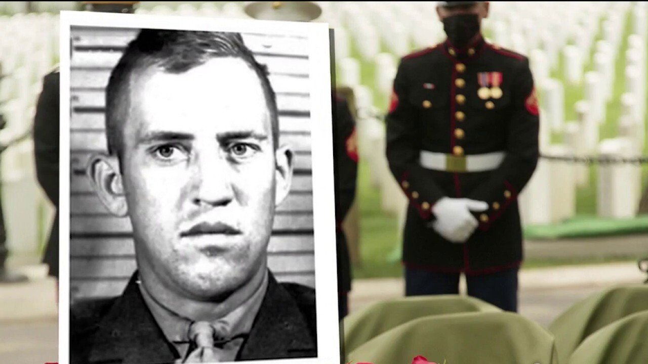 World War II vet gets hero's burial in Arlington National Cemetery