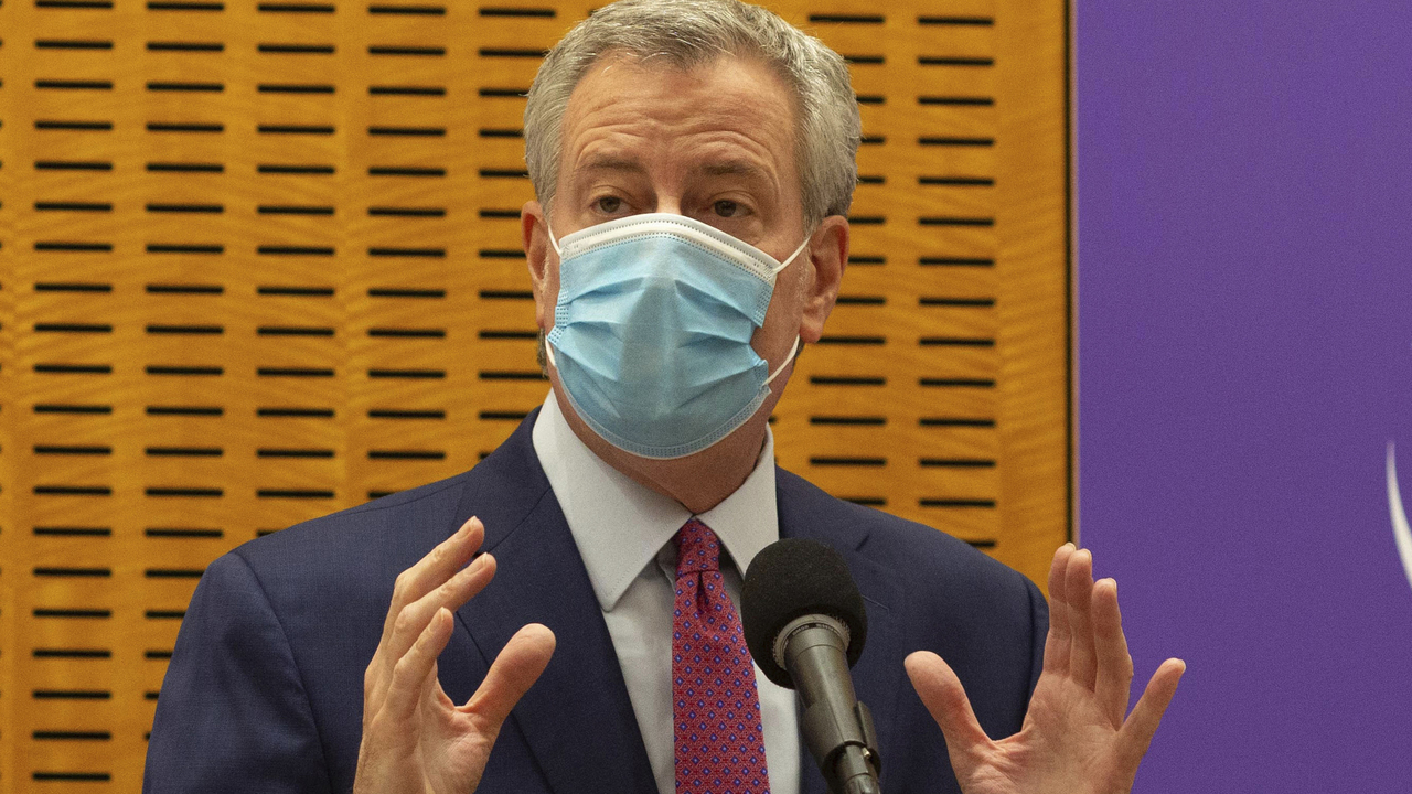 De Blasio says NYC schools ‘can and should’ be kept open amid low positivity for coronavirus