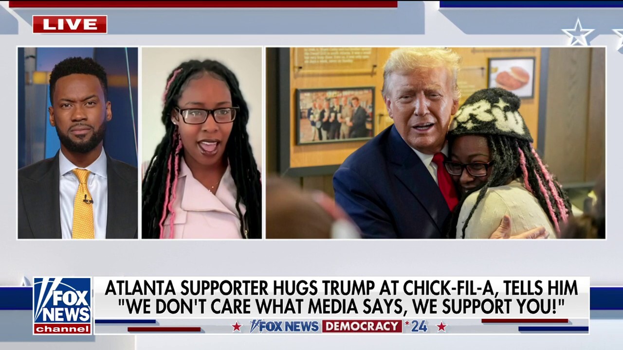 Поддръжник, който прегърна Тръмп в Chick-fil-A в Атланта, казва, че медиите не са честни относно подкрепата на чернокожата общност