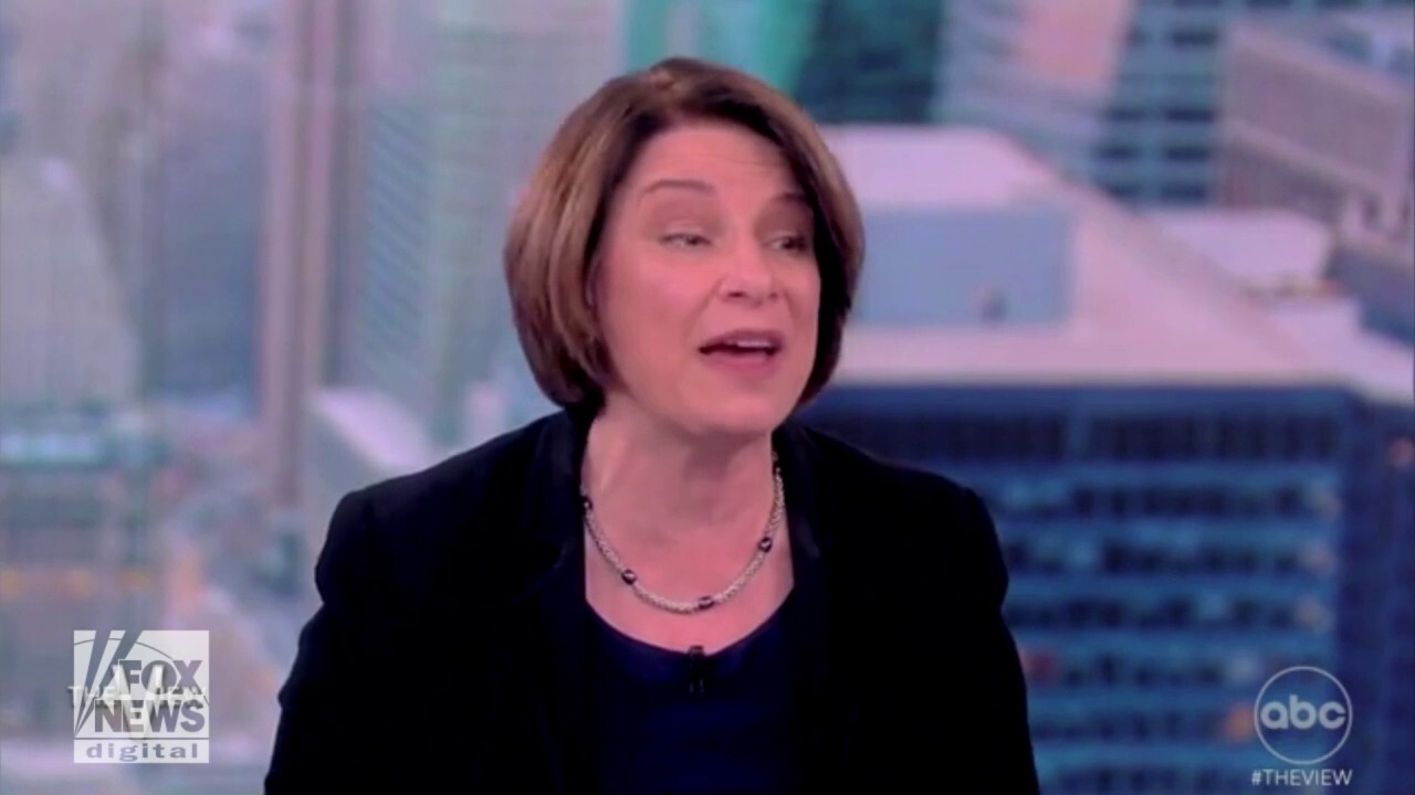 Sen. Klobuchar pleads with voters: If Dems don't win midterms, GOP will crash the economy