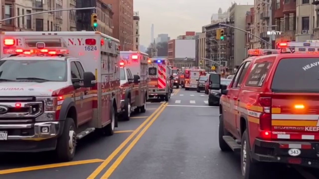 1 dead, 17 injured in NYC apartment fire