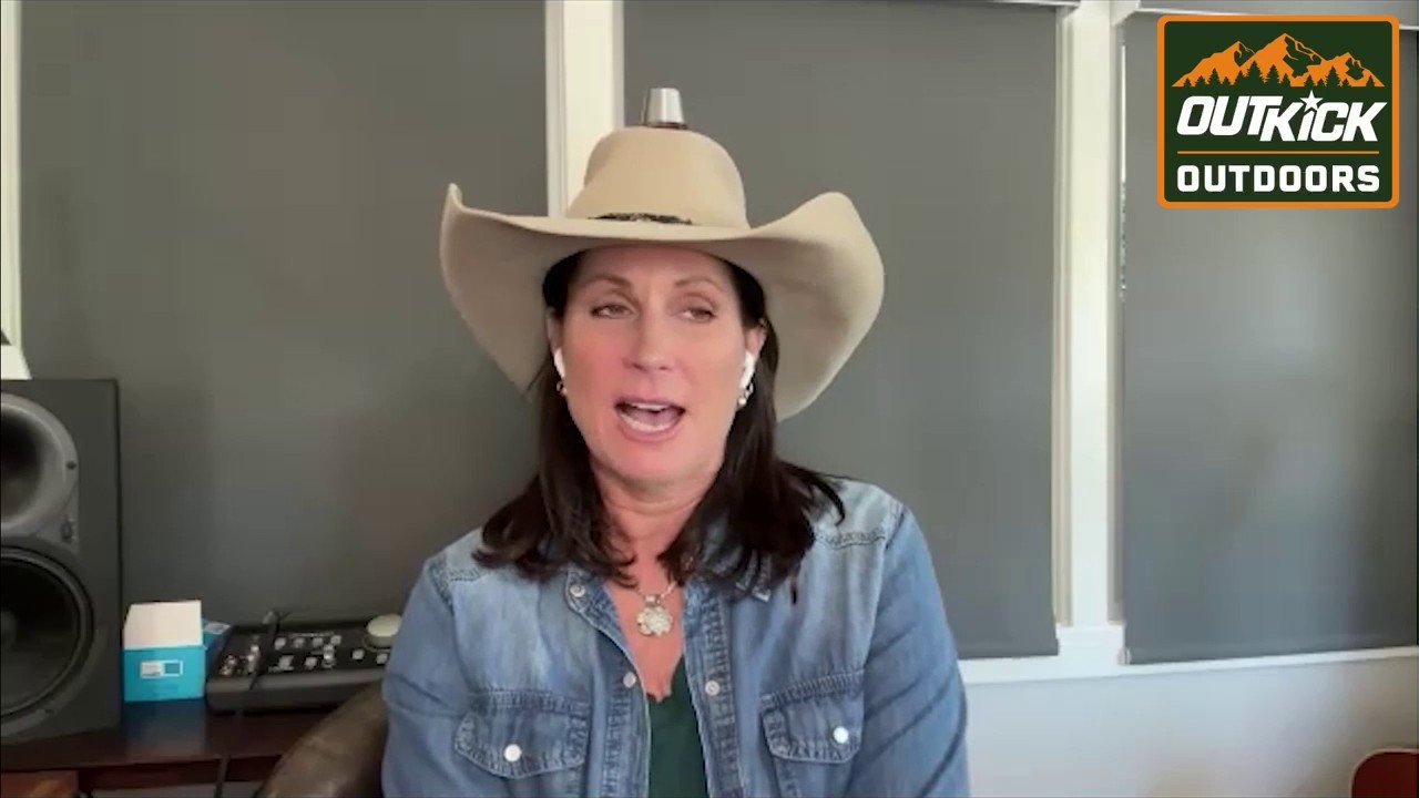 Terri Clark praises Ella Langley's success, reflects on pressures of fame
