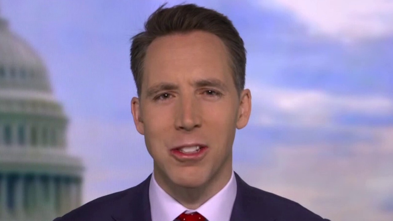 Sen. Hawley unveils legislation allowing consumers to sue big tech companies over accusations of censorship 