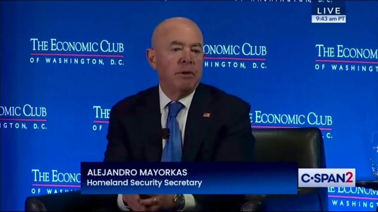 Министърът на вътрешната сигурност Алехандро Майоркас в петък призна че