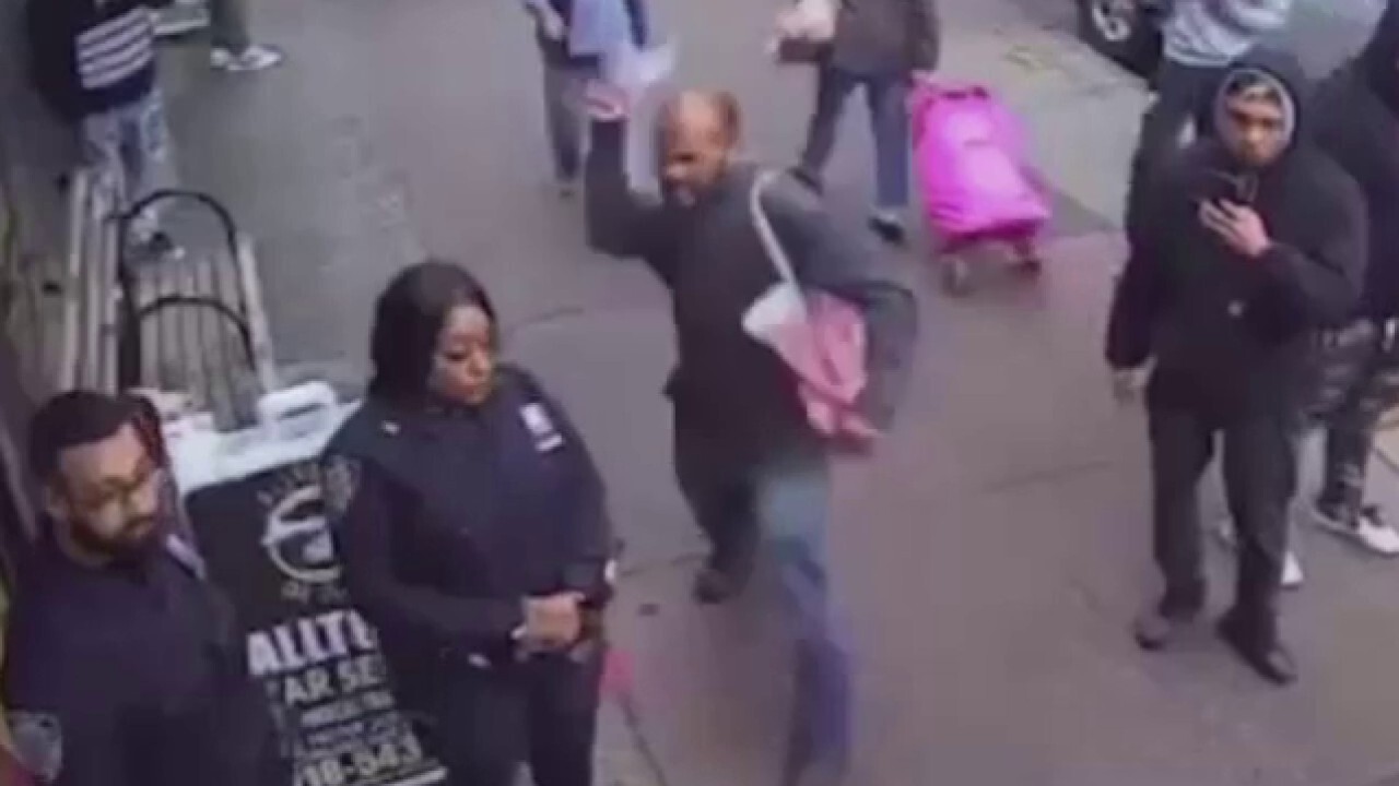 On Duty Nypd Officer Hit In Head With Bottle By Random Attacker Fox