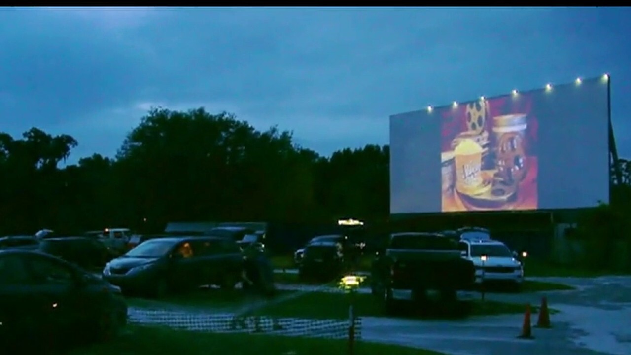 Nyc Diner S Drive In Movie Theater Becomes A Hit With Locals Fox News