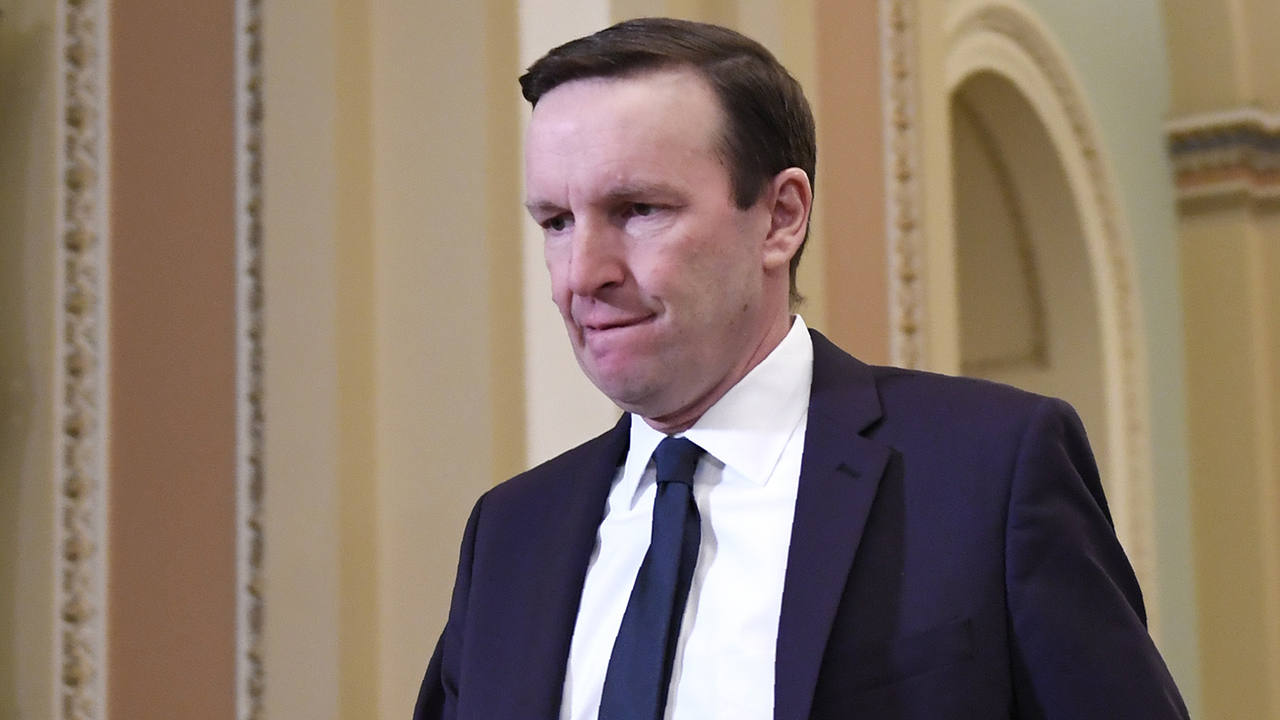 Sen. Chris Murphy admits to meeting with Iranian foreign minister	