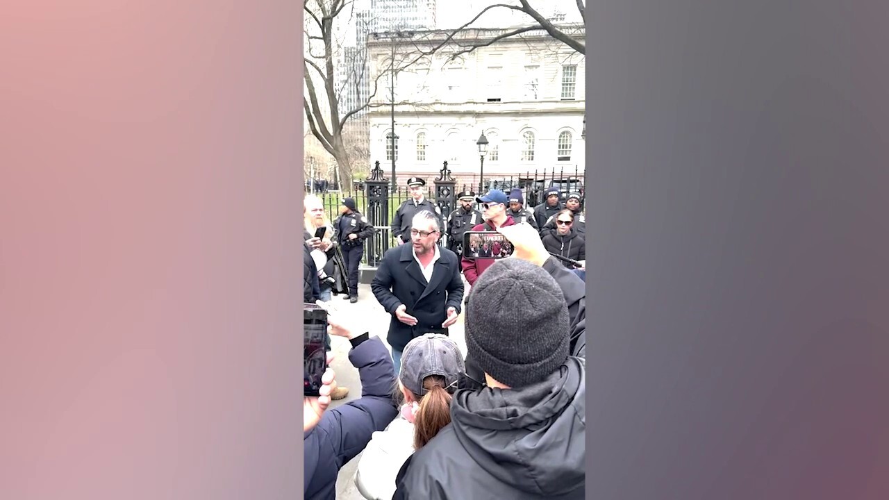 Conservative artist Scott LoBaido collared for tossing pizza onto New York City Hall grounds in response to coal-fired oven crackdown