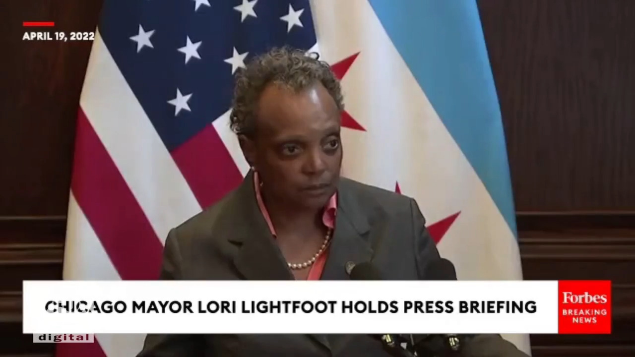 Reporter asks Chicago Mayor Lori Lightfoot how she can 'possibly even consider' re-election 