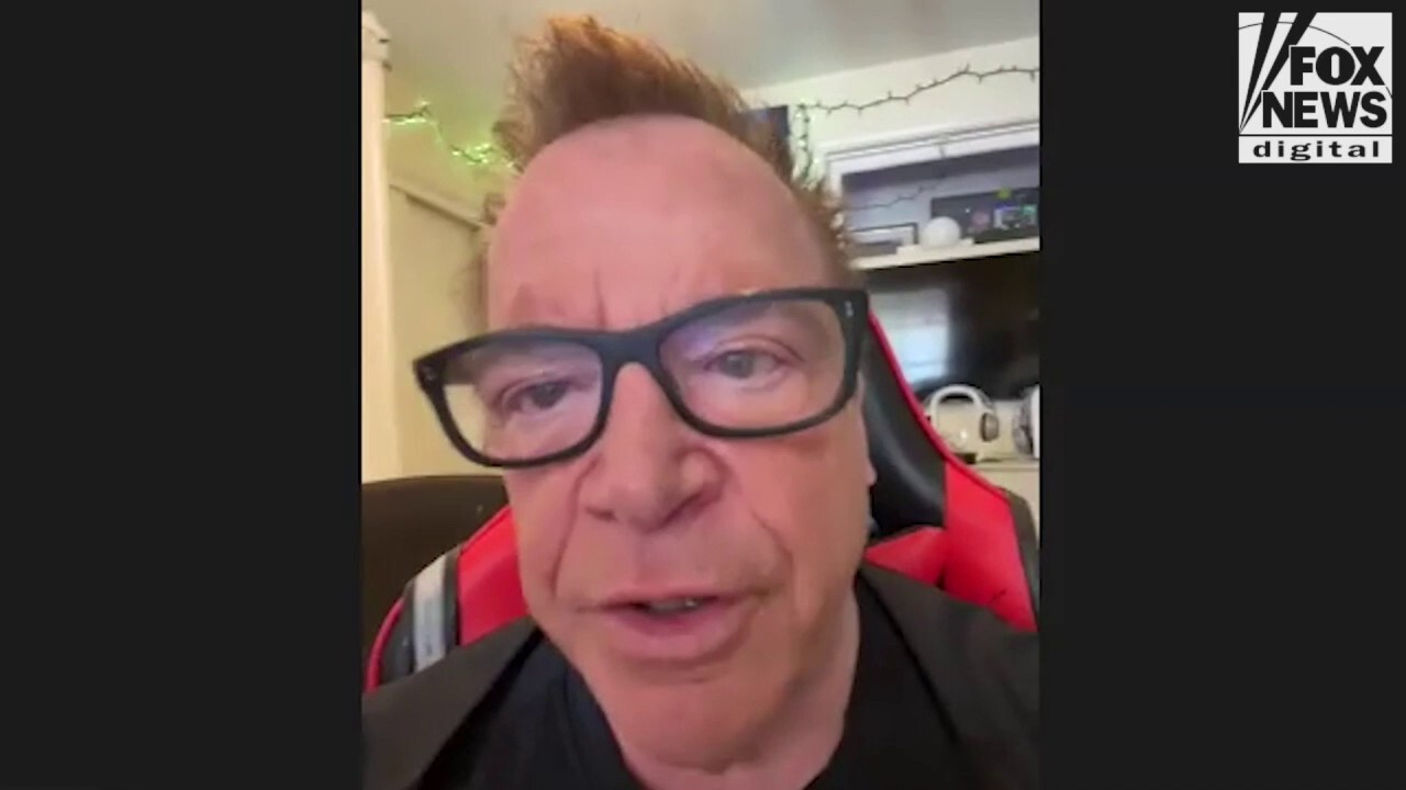 Tom Arnold recalls suffering a stroke while getting his kids ready for bed