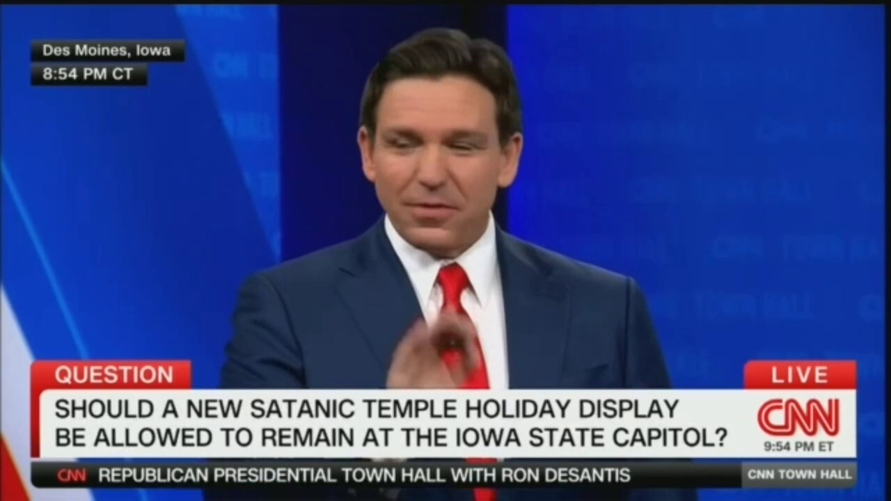 ДеСантис приписва частична вина на администрацията на Тръмп за показването на сатанински храм в столицата на щата Айова