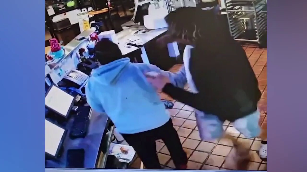 VIDEO: Oakland pizzeria workers fight back during attempted robbery
