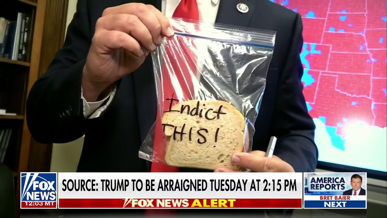 Republican hands out ham sandwiches in protest of Trump indictment 