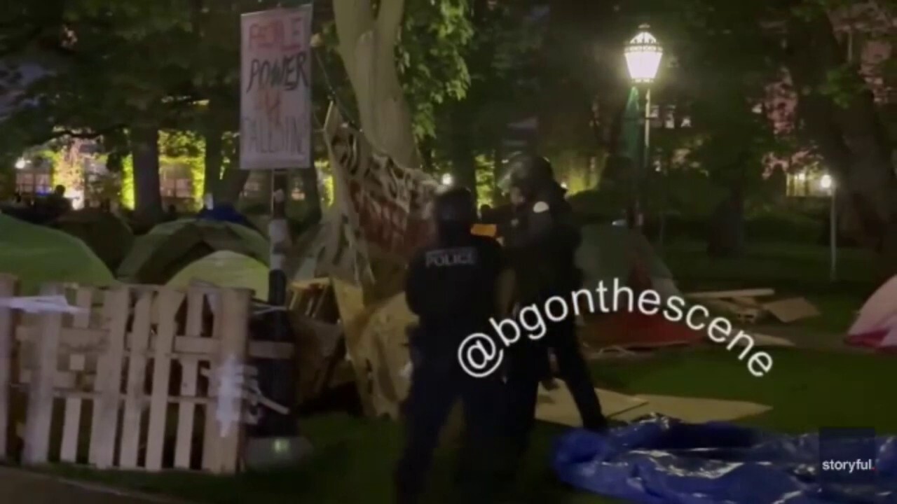 Чикагският университет разбива анти-израелски лагер, тъй като студенти твърдят, че са били „нападнати от засада“, докато спят