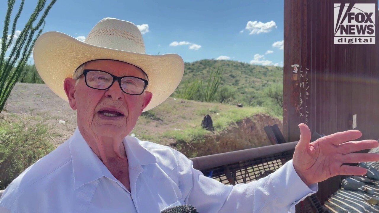 Arizona rancher sees migrants flood through gap in border wall