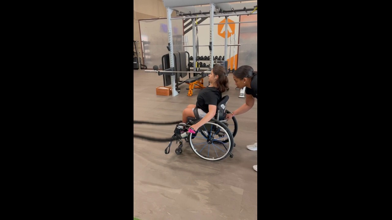 Paralyzed teen takes strength classes with mom
