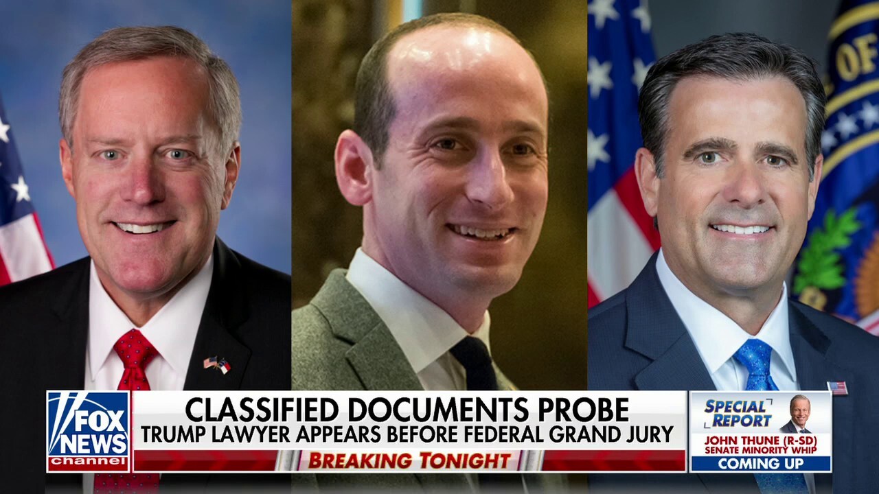 Trump lawyer and senior Trump aides ordered to appear before grand jury