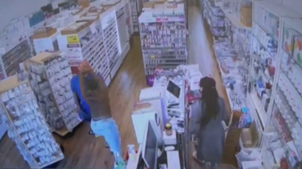 Alleged shoplifter returns for phone, attacks store owner