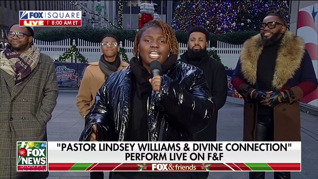 'Pastor Lindsey Williams & Divine Connection' perform 'O Holy Night' live 