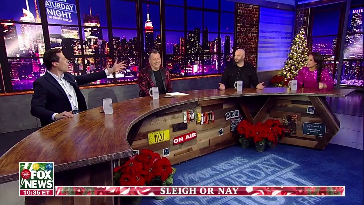  Paul Virzi Stops By 'Fox News Saturday Night' To Play A Game Of 'Sleigh Or Nay'