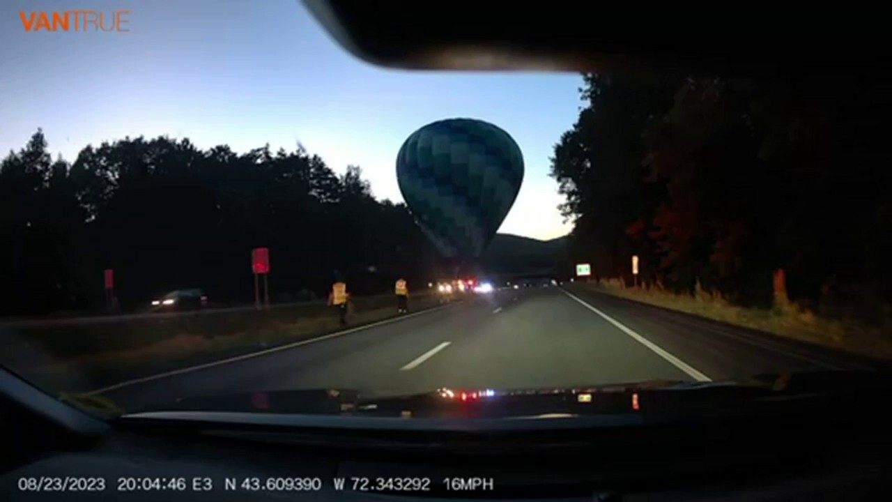 Hot air balloon lands on Vermont highway after stalling 'in flight'